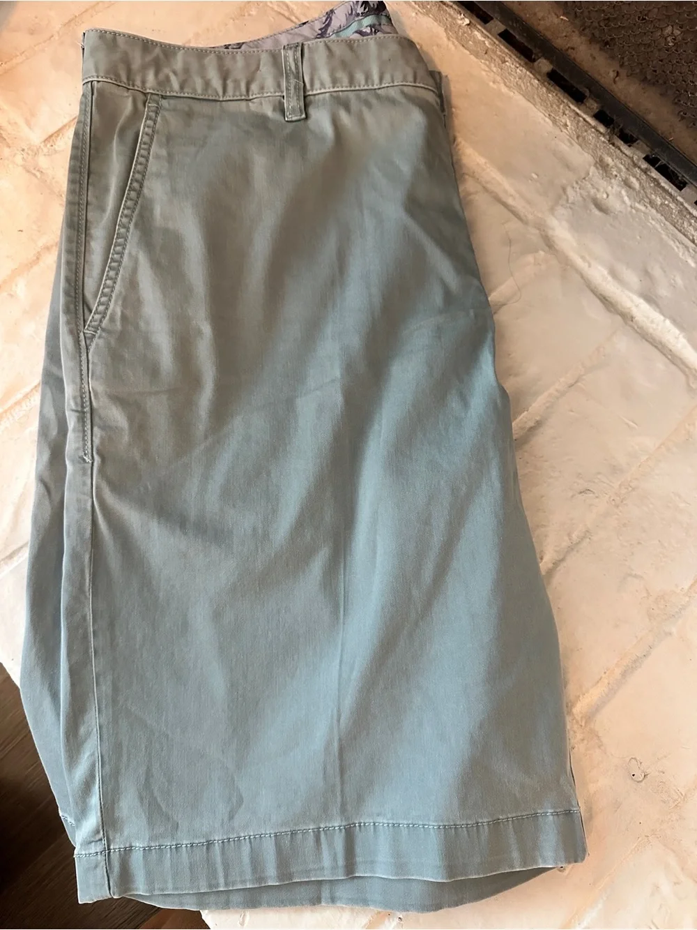 Tommy Bahama Men's Blue Cotton Chino Shorts Flat Front Slash Pockets Solid 36